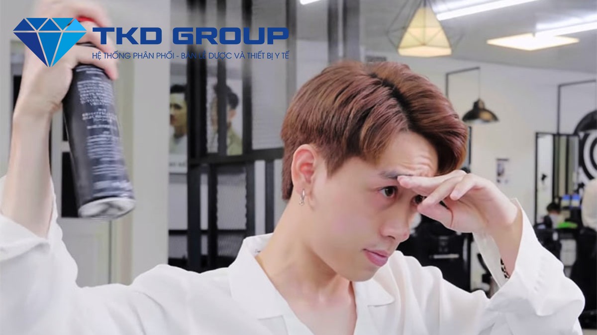 xịt keo để định hình nếp tóc
