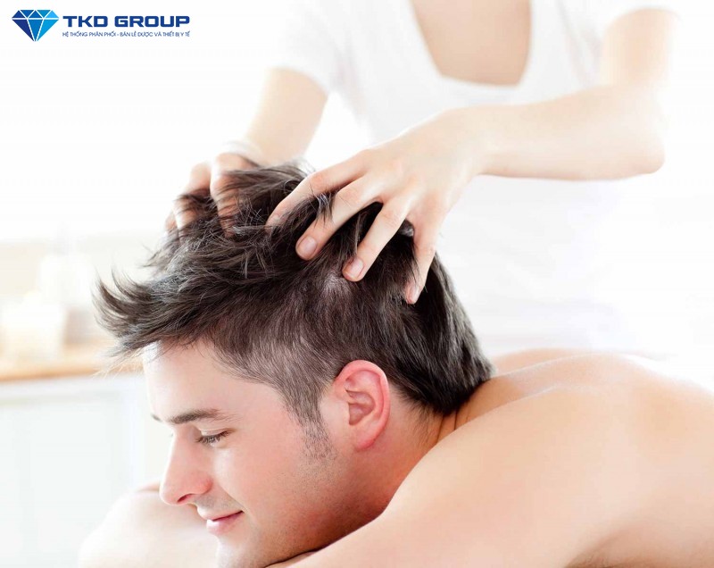 Mát-xa da đầu mỗi ngày giúp tóc khoẻ và dày hơn