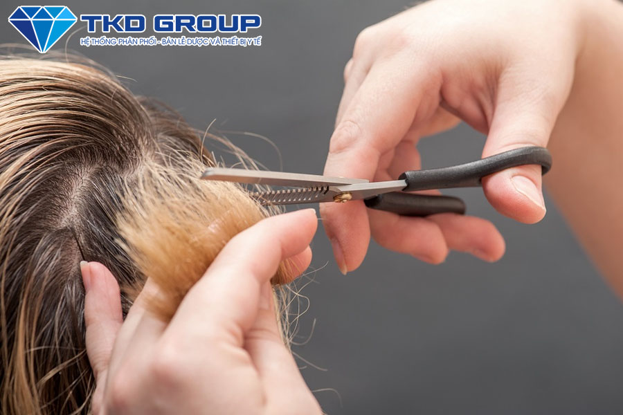 phục hồi tóc bằng cách Cắt tỉa phần tóc khô xơ