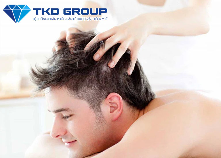 Cách làm tóc dày và phồng cho nam bằng cách massage da đầu thường xuyên